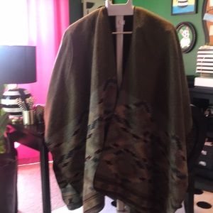 Adorable poncho/shawl